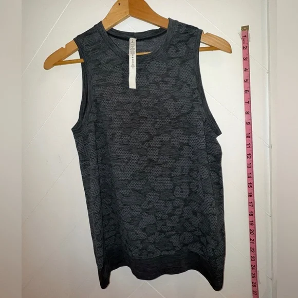 Lululemon Breeze by muscle tank NWOT Size:6 - Picture 4 of 8